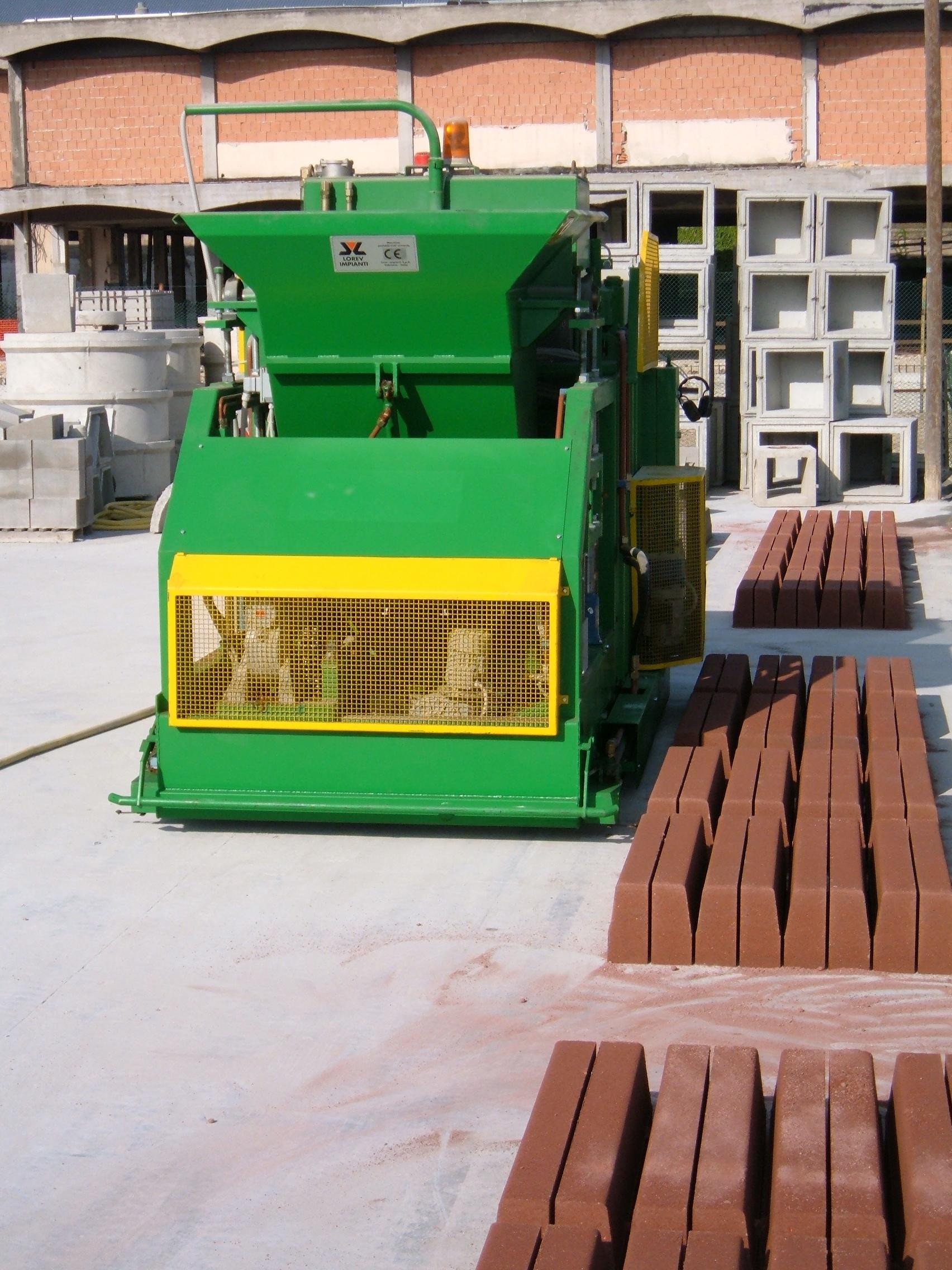 Mobile Concrete Block Machine